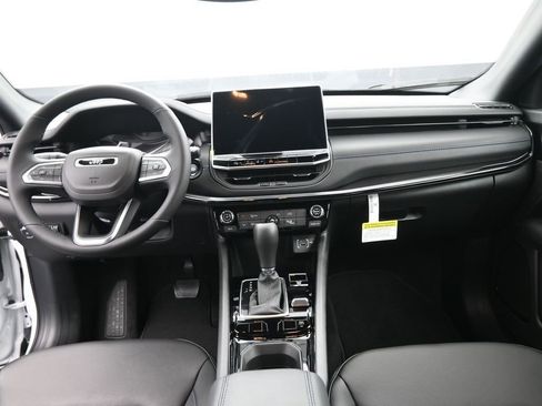 New 2026 Jeep Compass Latitude AWD/4WD image 25