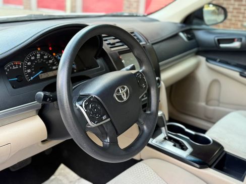 Used 2014 Toyota Camry FWD image 12