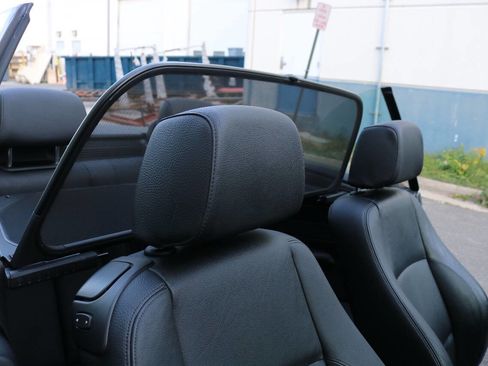 Used 2011 BMW 135i Convertible image 22