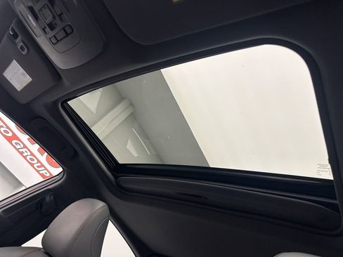 Used 2019 Toyota Avalon XSE image 23