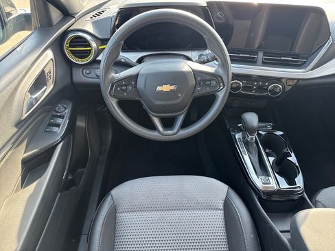 Used 2024 Chevrolet Trax LT image 9