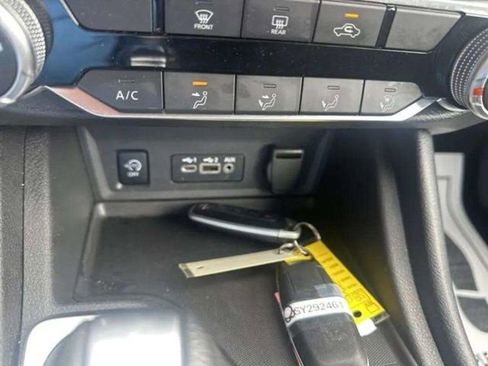Used 2025 Nissan Sentra SV FWD image 17