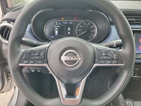 Used 2025 Nissan Versa SV FWD image 17