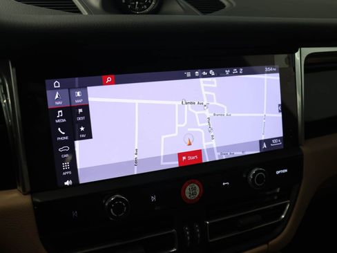 Used 2025 Porsche Macan image 14