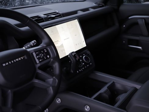 New 2026 Land Rover Defender 130 X-Dynamic SE AWD/4WD image 22