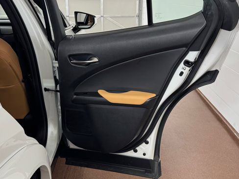 Used 2023 Lexus UX 250h Premium AWD image 37