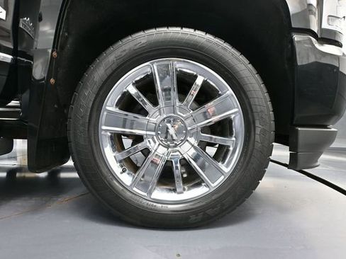 Used 2018 Chevrolet Silverado 1500 High Country AWD/4WD image 17