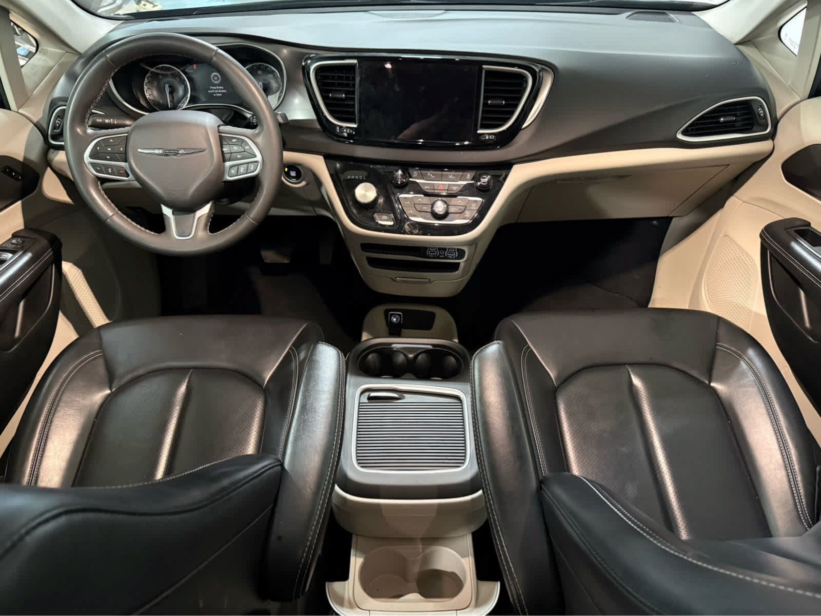 Used 2023 Chrysler Pacifica Touring-L FWD image 15