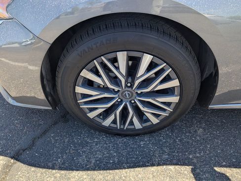 Used 2024 Nissan Altima 2.5 SV FWD image 10