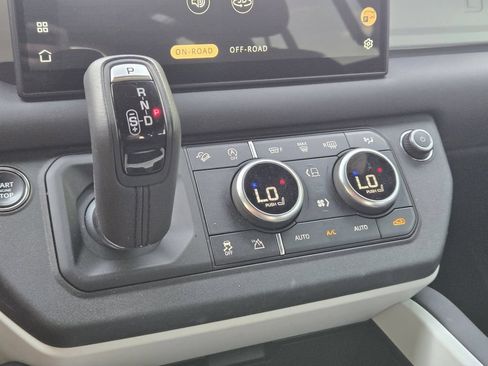 Used 2025 Land Rover Defender 110 S AWD/4WD image 21