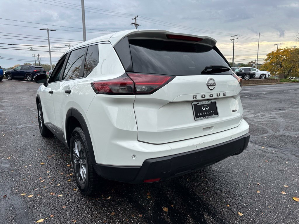 Used 2024 Nissan Rogue S AWD/4WD image 8