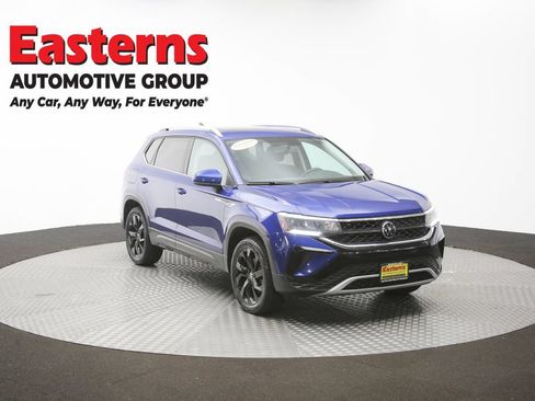 Used 2022 Volkswagen Taos SE w/ Panoramic Sunroof Package FWD image 50