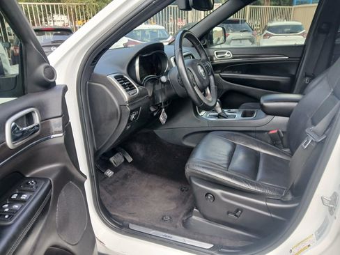 Used 2018 Jeep Grand Cherokee Limited RWD image 9