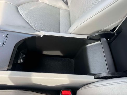 Certified 2021 Toyota Camry XLE FWD image 41