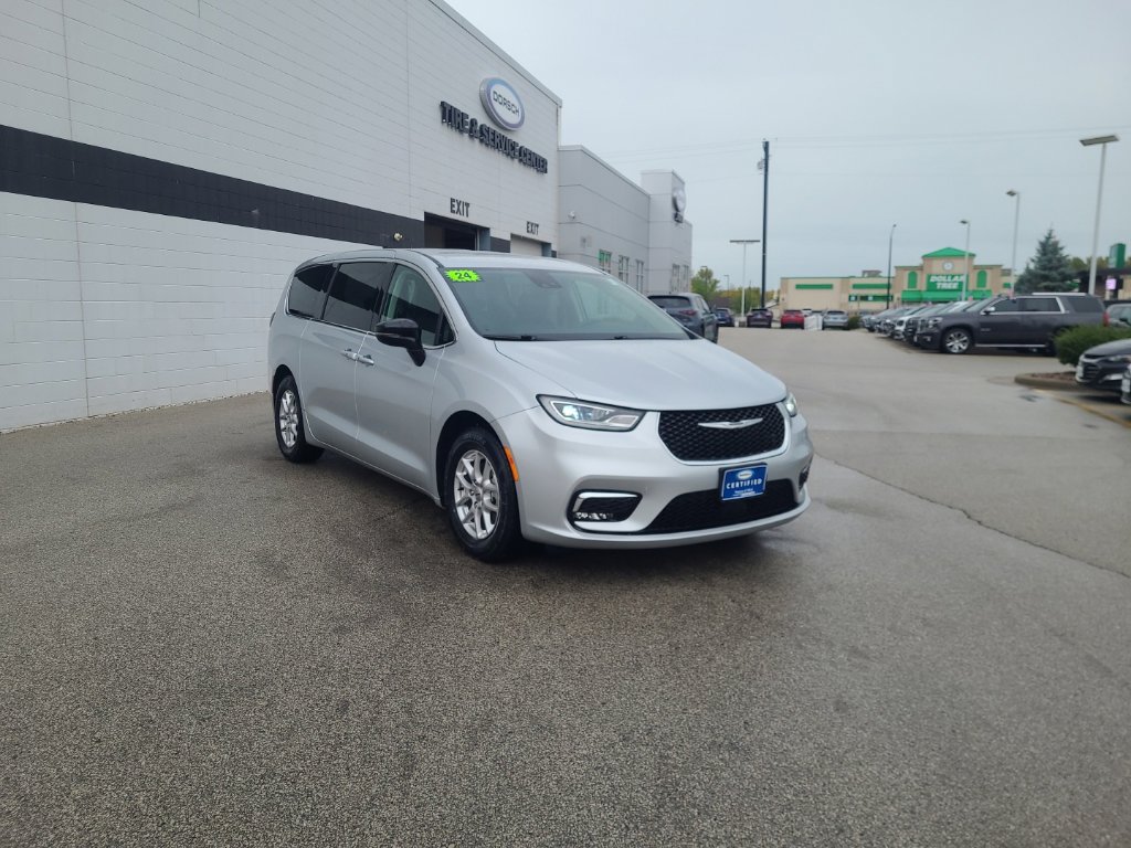 Used 2024 Chrysler Pacifica Touring-L FWD image 8