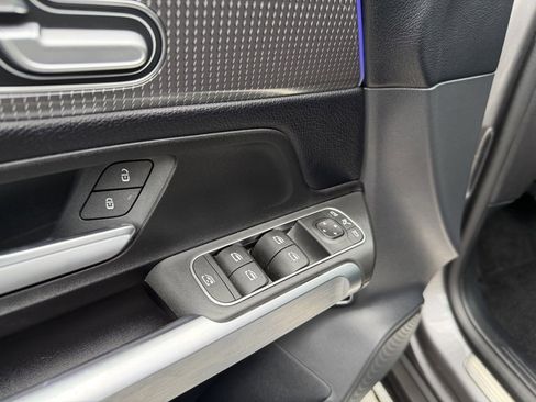 Used 2022 Mercedes-Benz GLB 250 4MATIC image 17