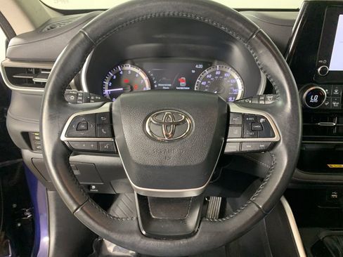Used 2023 Toyota Highlander XLE AWD/4WD image 22