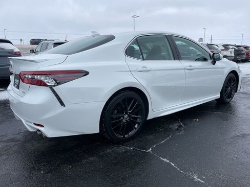 Used 2024 Toyota Camry XSE FWD image 4