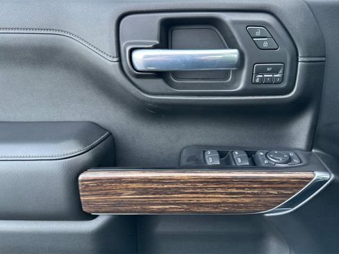 Used 2019 Chevrolet Silverado 1500 High Country image 12