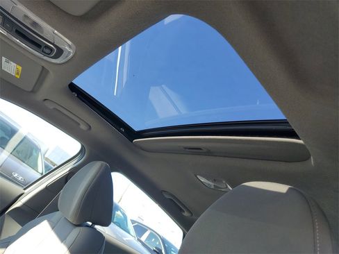 Certified 2025 Hyundai Elantra SEL image 24