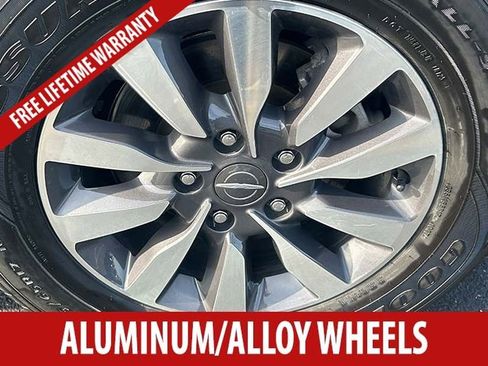 Used 2024 Chrysler Pacifica Limited FWD image 6