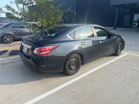 Used 2014 Nissan Altima 2.5 S FWD image 3