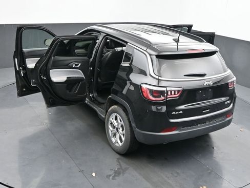 Used 2025 Jeep Compass Latitude image 46