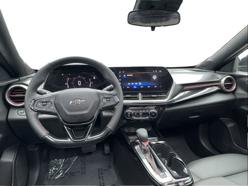 Used 2025 Chevrolet Trax RS w/ Sunroof Package image 37