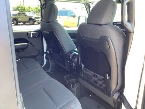 Used 2025 Jeep Wrangler Unlimited Rubicon w/ Convenience Group AWD/4WD image 34