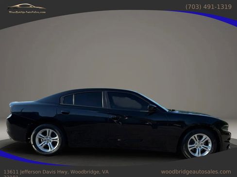 Used 2020 Dodge Charger SXT w/ Leather Interior Group RWD image 2