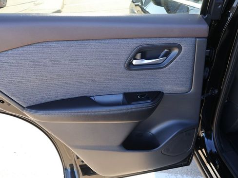 Used 2021 Nissan Rogue SV FWD image 12
