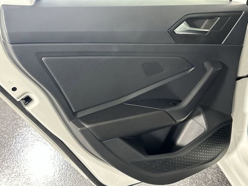 Used 2024 Volkswagen Jetta SE w/ Panoramic Sunroof Package image 30