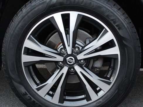 Certified 2019 Nissan Rogue SV w/ Premium Package image 11