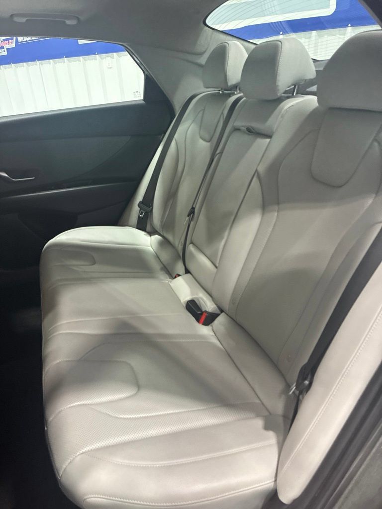 Used 2025 Hyundai Elantra Limited FWD image 27
