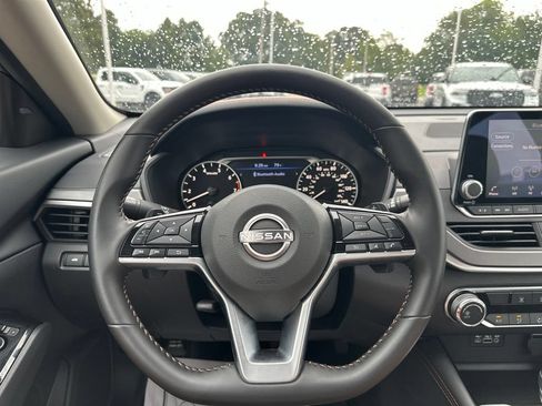 Used 2025 Nissan Altima 2.5 SR FWD image 17