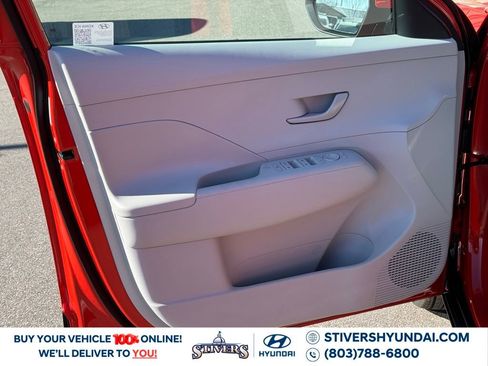 Certified 2025 Hyundai Kona SE image 19