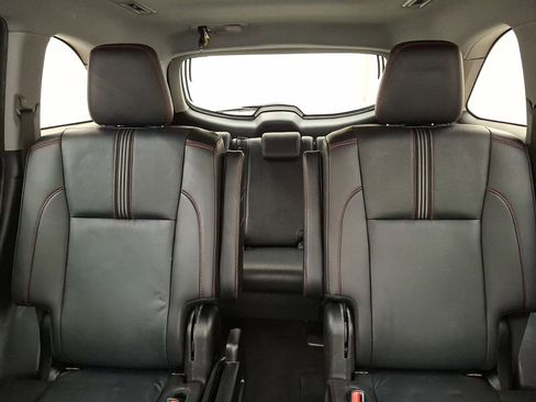 Used 2019 Toyota Highlander SE image 20