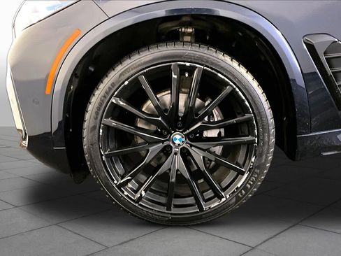 Used 2024 BMW X5 xDrive40i w/ M Sport Package AWD/4WD image 12