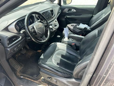 Used 2019 Chrysler Pacifica Touring-L Plus w/ S Appearance Package FWD image 7