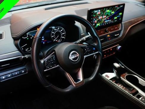 Certified 2023 Nissan Altima 2.5 SV w/ SV Premium Package AWD/4WD image 9
