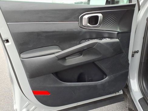 Used 2025 Kia Sorento EX w/ Panoramic Sunroof Package image 4