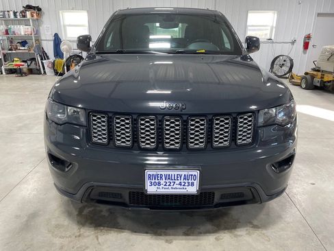 Used 2018 Jeep Grand Cherokee Altitude image 2