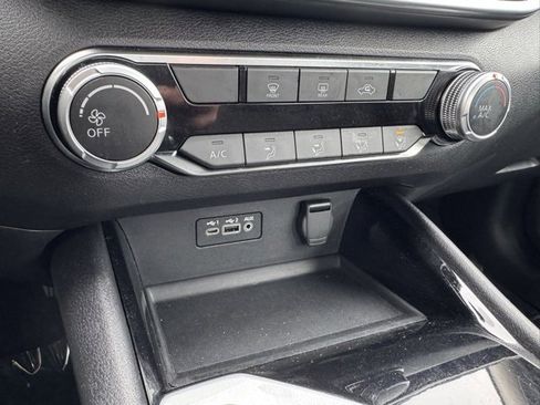 Used 2024 Nissan Altima 2.5 SV image 11