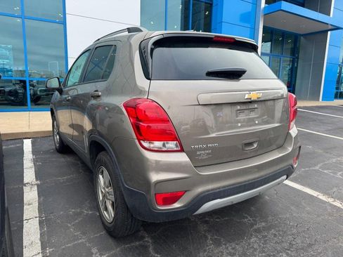 Used 2021 Chevrolet Trax LT w/ LT Convenience Package image 2