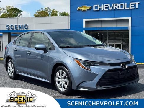 Used 2025 Toyota Corolla LE FWD image 1