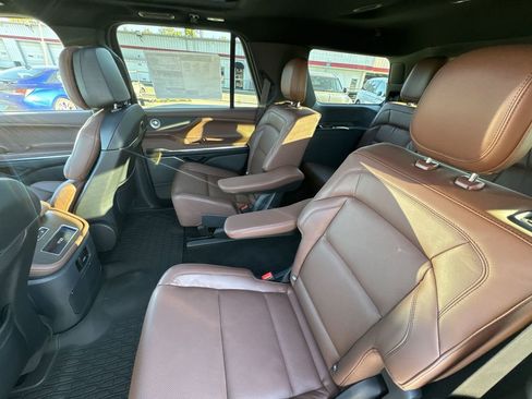 New 2025 Lincoln Navigator Reserve AWD/4WD image 23