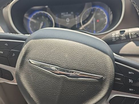 Used 2022 Chrysler Voyager LX FWD image 7