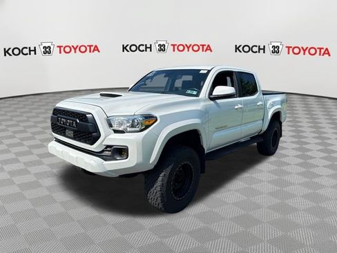 Used 2021 Toyota Tacoma TRD Sport w/ Technology Package AWD/4WD image 3