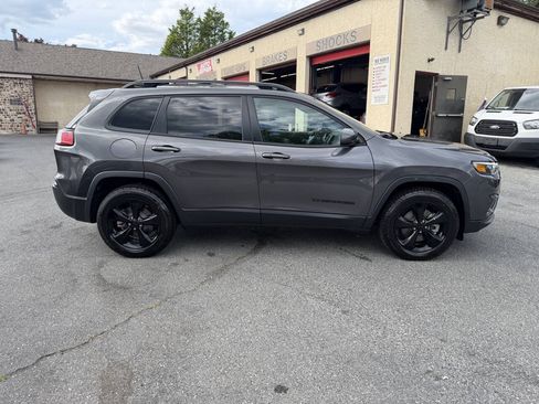 Used 2021 Jeep Cherokee Latitude Plus AWD/4WD image 7
