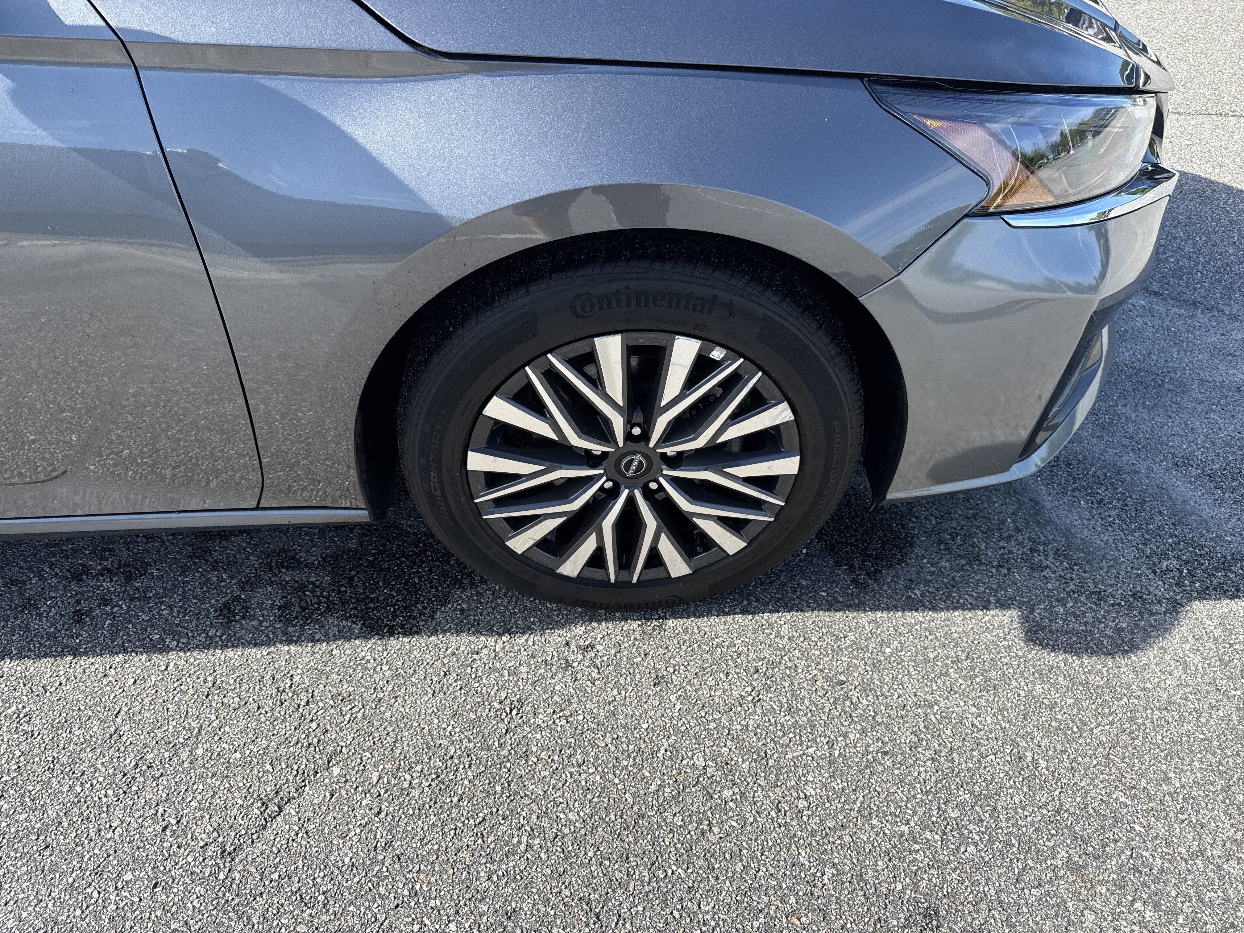 Used 2025 Nissan Altima 2.5 SV FWD image 12